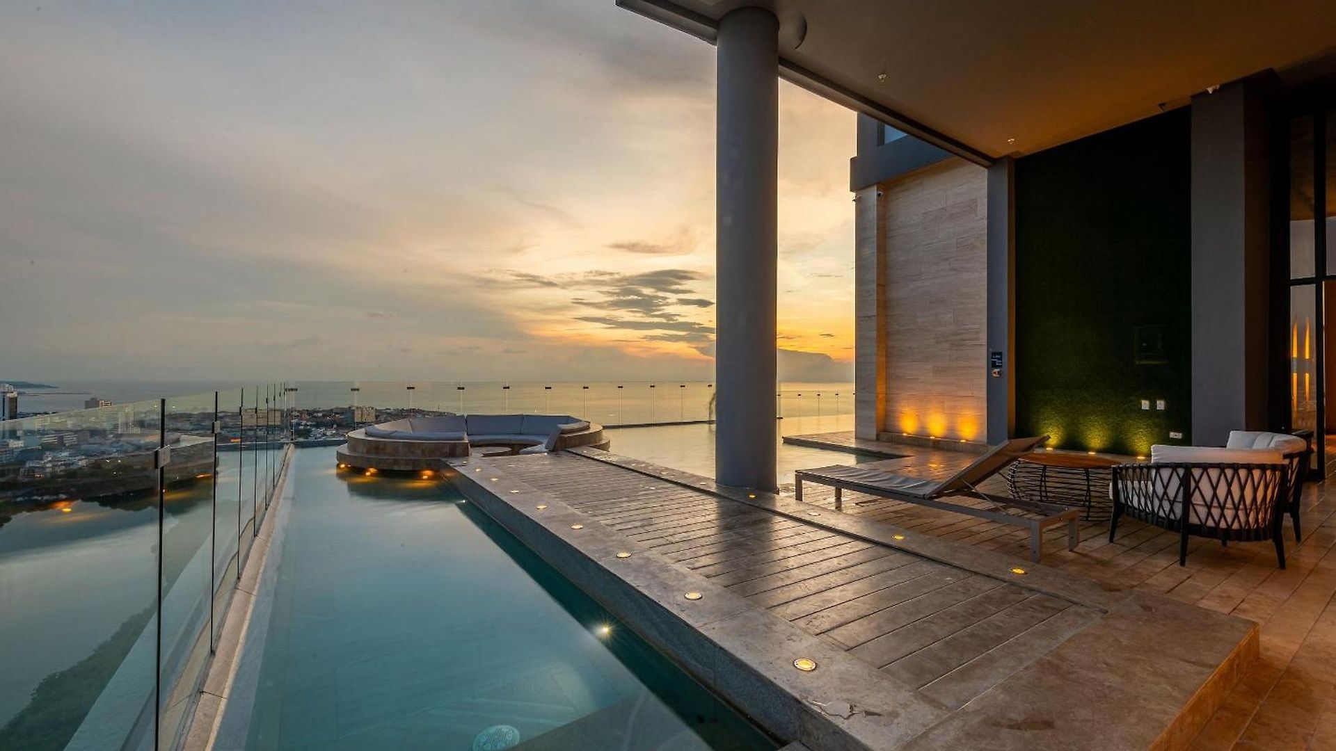New Beautiful Sea View And Walled 2br Apartment *