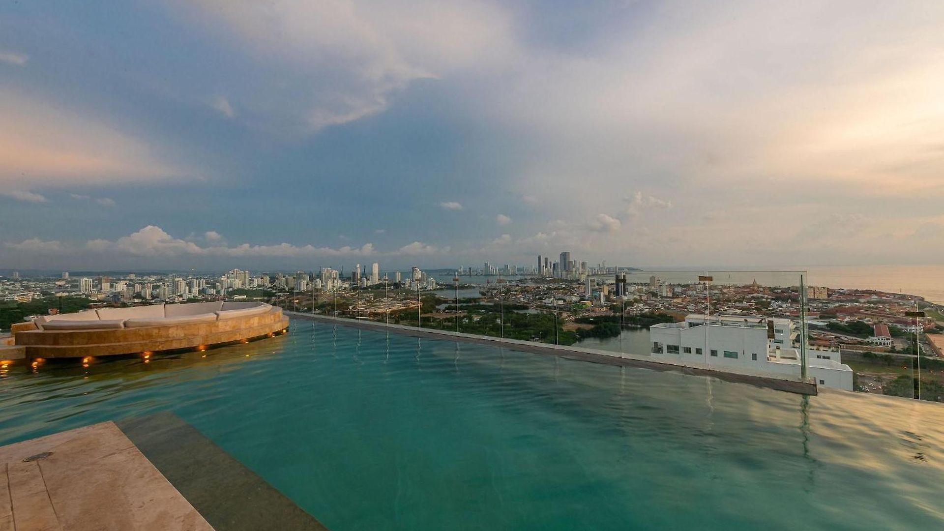 New Beautiful Sea View And Walled 2br Cartagena