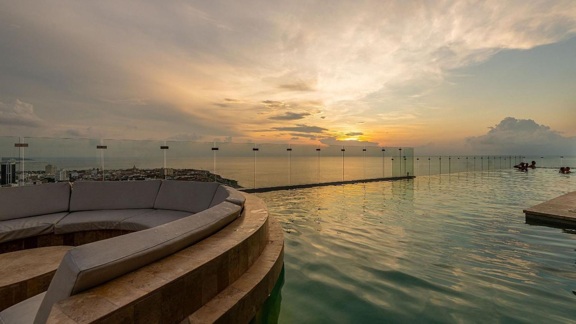 New Beautiful Sea View And Walled 2br Cartagena